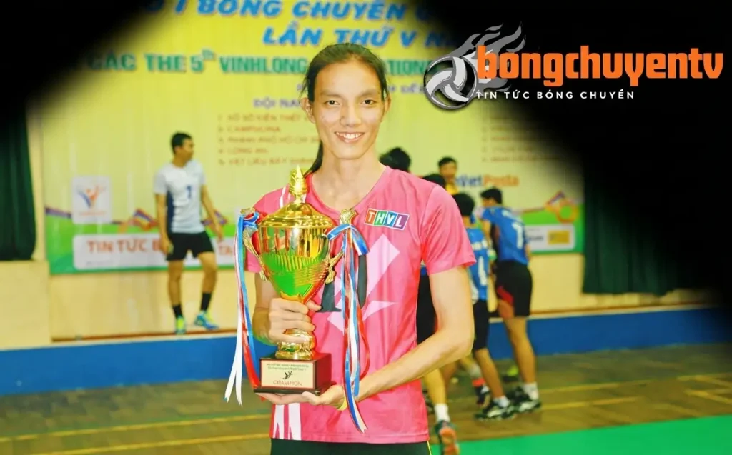 Nguyễn Thị Bích Tuyền trong màu áo Truyền hình Vĩnh Long