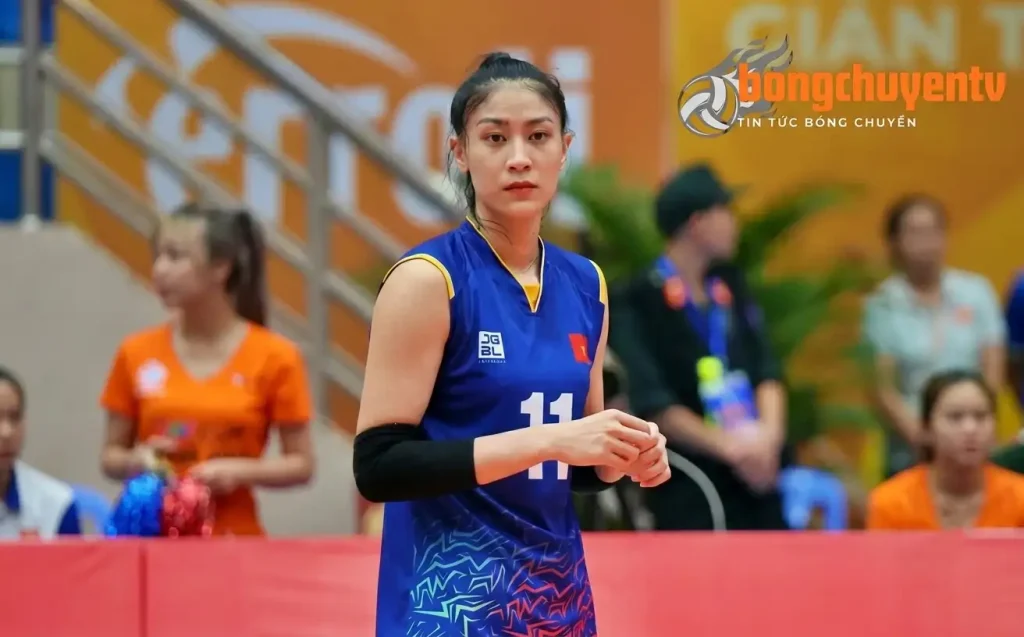 Hoàng Thị Kiều Trinh - Hoa khôi bóng chuyền VTV Cup 2023 rạng rỡ trên sân đấu.
