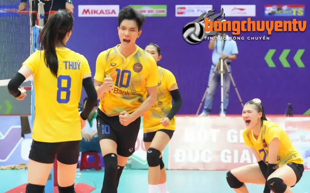  Đối chuyền Nguyễn Thị Bích Tuyền của câu lạc bộ LP Bank Ninh Bình với diện mạo tóc ngắn cá tính