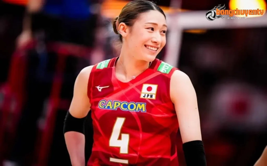 Mayu Ishikawa thi đấu nổi bật trong màu áo đội tuyển bóng chuyền nữ quốc gia Nhật Bản