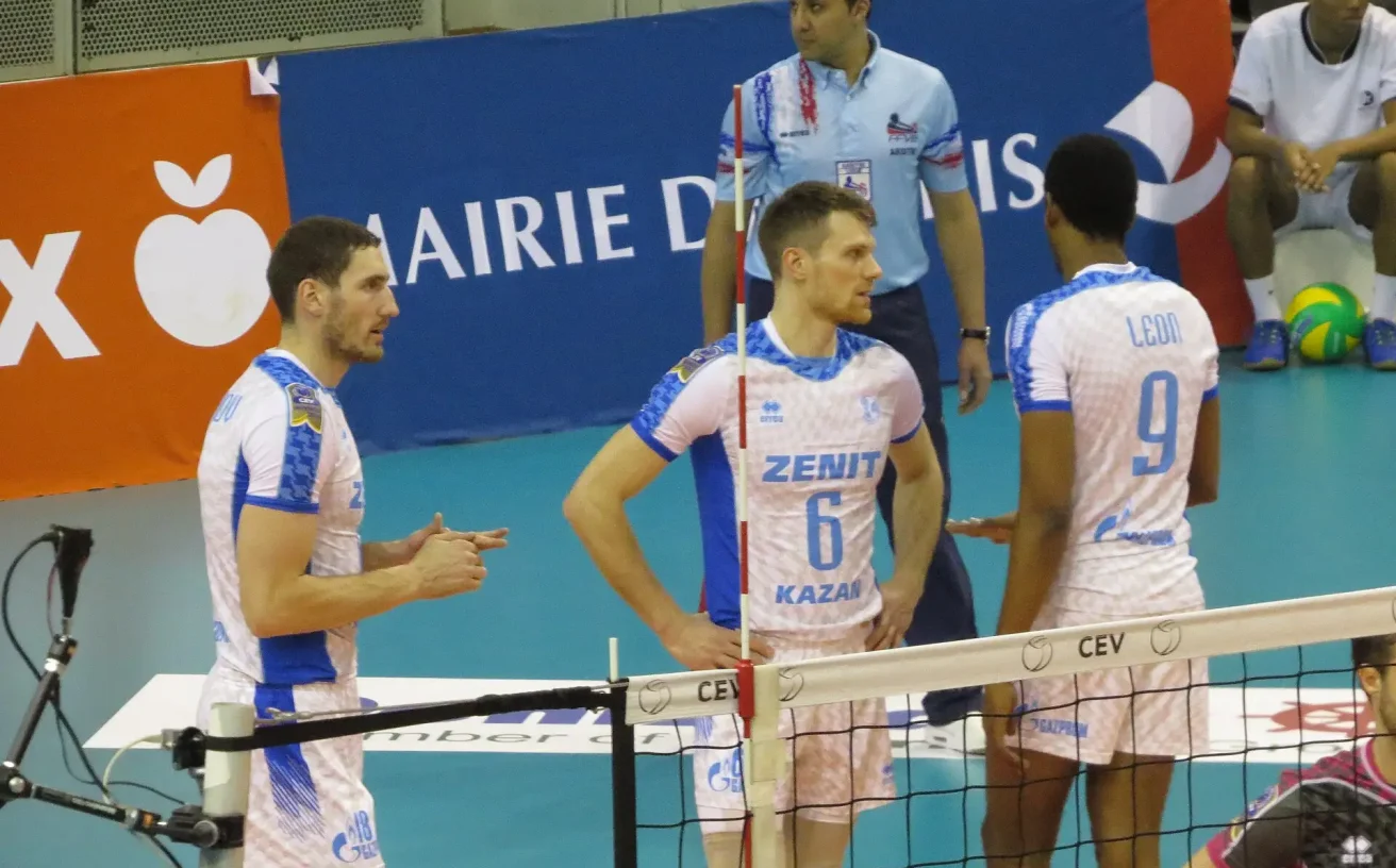 Cầu thủ bóng chuyền nam hay nhất thế giới Wilfredo Leon phát bóng uy lực