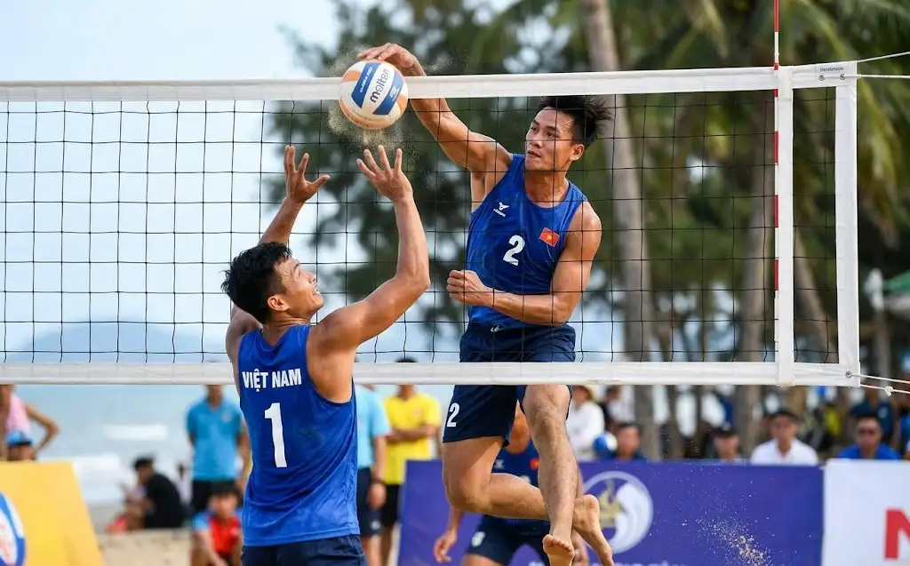 Cận cảnh pha phối hợp ăn ý của hai VĐV sau khi ra tín hiệu tay