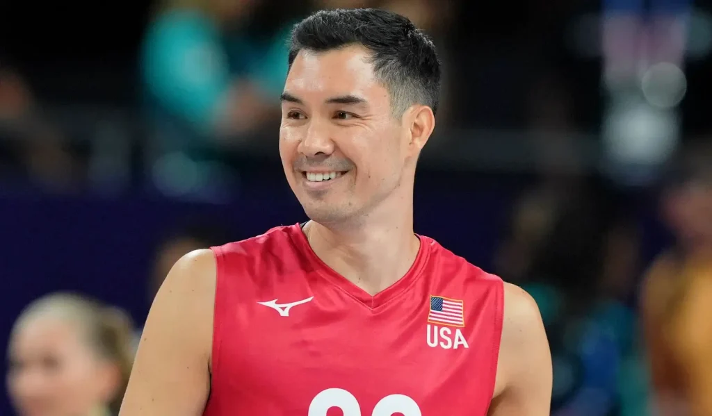 Erik Shoji thi đấu trong màu áo CLB Asseco Resovia tại giải bóng chuyền vô địch quốc gia Ba Lan PlusLiga.