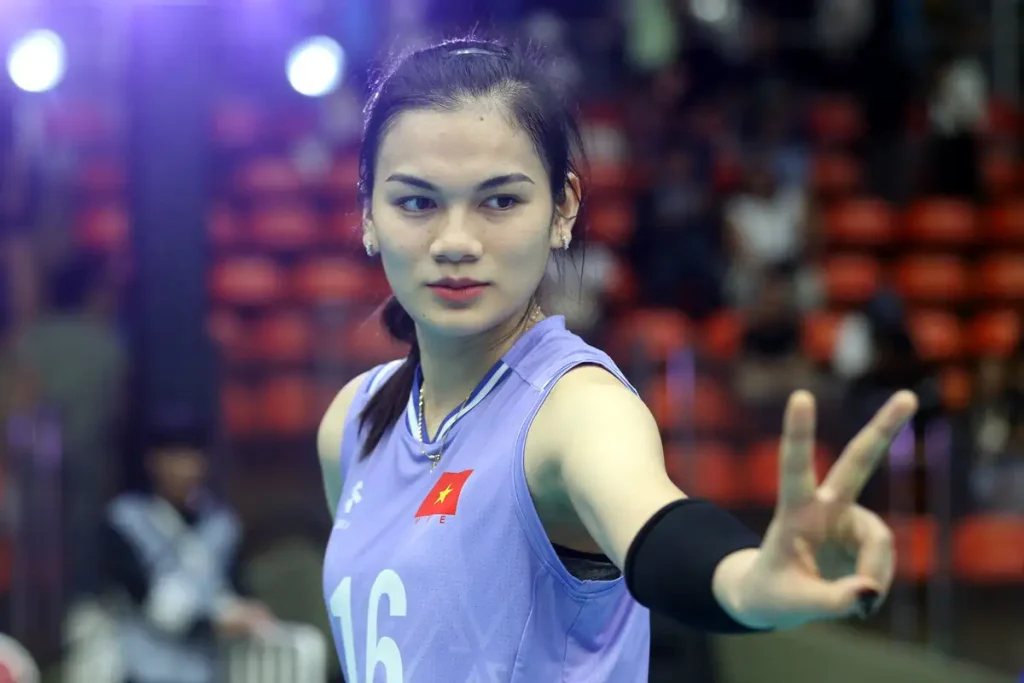 Vi Thị Như Quỳnh nhận giải Cầu thủ tấn công xuất sắc nhất 