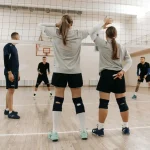 Bài tập bóng chuyền tại nhà kỹ thuật chuyền bóng vào tường